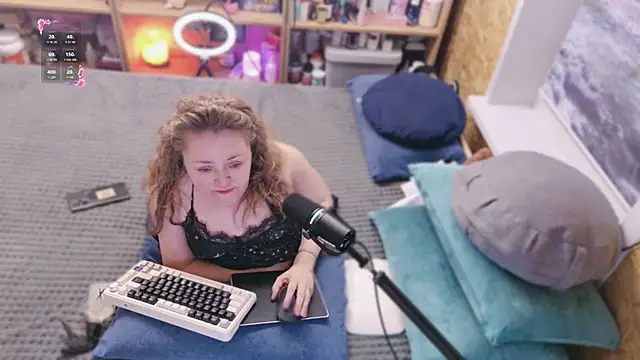 MiniNatalie online show from April 18, 3:36 pm