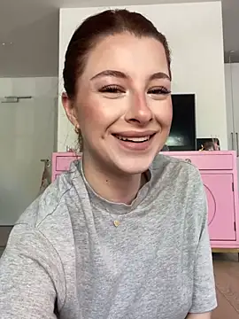 Mia-Minou online show from April 26, 7:39 am