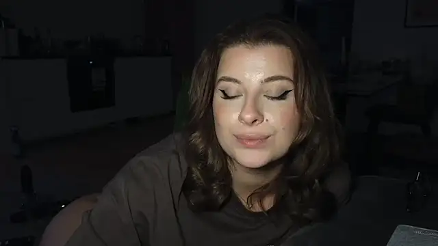 Snapshot of Mia-Minou chatting on September 15, 9:00 pm Mia-Minou online show from September 15, 9:00 pm
