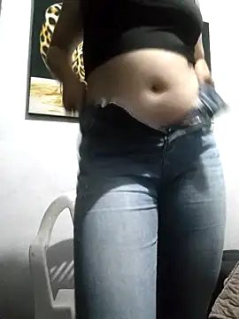 dulccemaria24 online show from April 21, 2:51 am