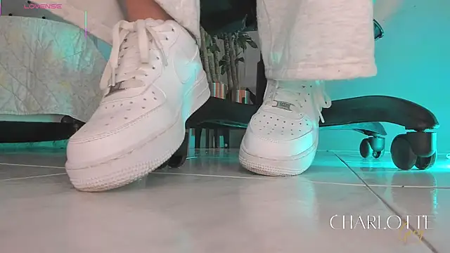 charlotte  grey online show from January 13, 8:02 pm