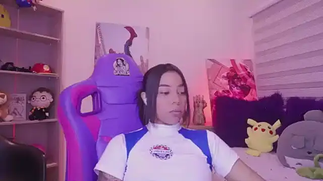 madelyn rose  online show from April 18, 6:21 pm