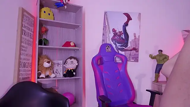 madelyn rose  online show from April 27, 5:32 pm