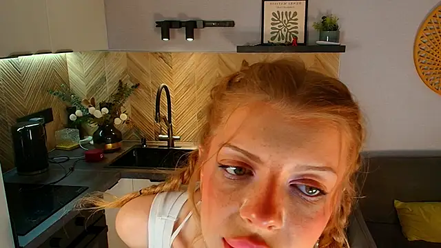 Hannah Carr online show from June 12, 2:58 pm