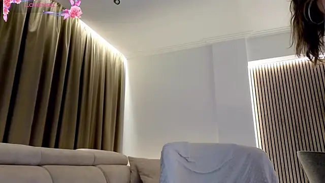 Snapshot of ReyaSophia chatting on September 12, 8:38 pm ReyaSophia online show from September 12, 8:38 pm