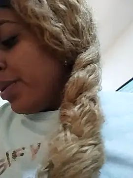 ELLA KELLY online show from December 22, 1:03 pm