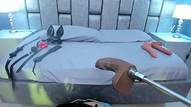 AniEvans  online show from April 24, 12:30 pm