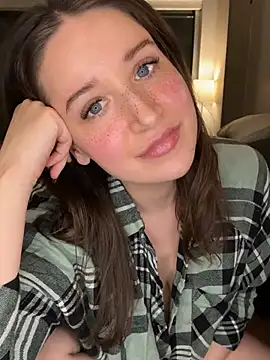 nerdynina online show from February 3, 1:38 am