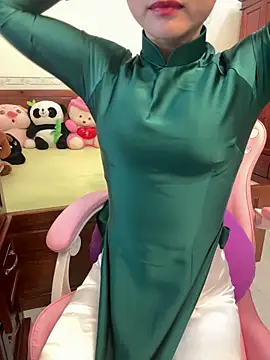    Erin    online show from April 26, 1:47 am