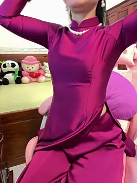    Erin    online show from April 25, 2:25 am