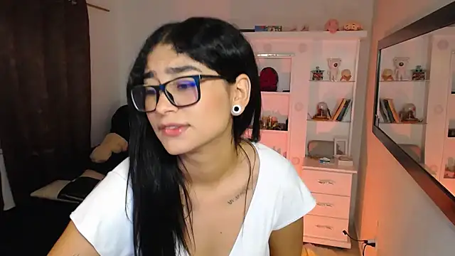 Snapshot of thalia_066 chatting on September 24, 7:24 pm thalia 066 online show from September 24, 7:24 pm