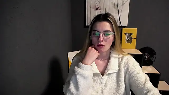 lady olivia  online show from April 22, 5:21 pm