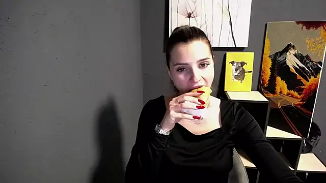 lady olivia  online show from June 7, 3:08 pm