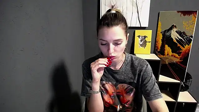 lady olivia  online show from June 8, 2:18 pm
