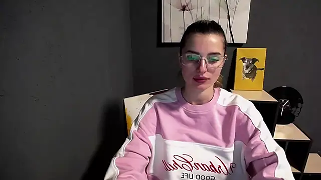 lady olivia  online show from April 14, 4:51 pm