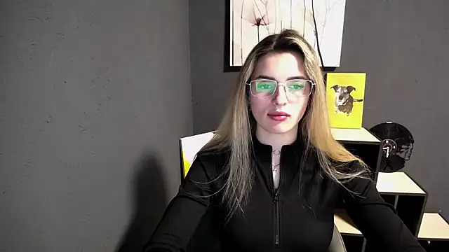 lady olivia  online show from April 23, 1:13 pm