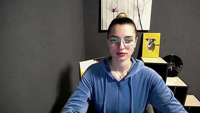 lady olivia  online show from April 25, 1:41 pm