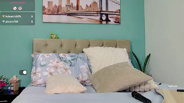 Snapshot of yanella_fire chatting on October 9, 4:33 pm yanella fire online show from October 9, 4:33 pm