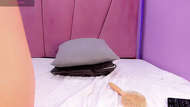 ValeriaAguilar online show from April 26, 9:45 pm