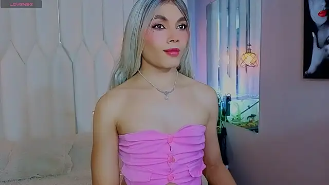 Megan Do Santos online show from April 21, 8:27 pm