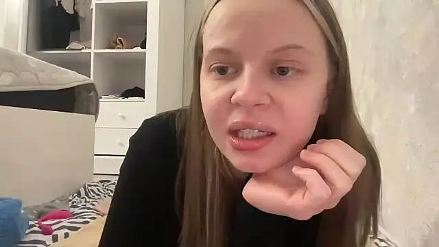 wrenlie online show from April 5, 11:15 pm