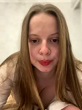 Snapshot of wrenlie chatting on October 5, 7:30 pm wrenlie online show from October 5, 7:30 pm