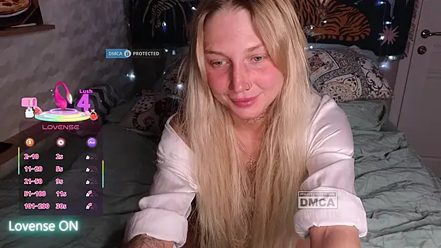 GoodGirl0024 online show from March 28, 8:41 pm