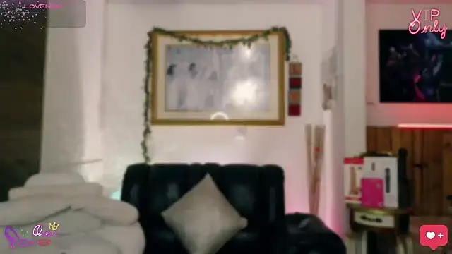 LauGrayJ online show from April 8, 6:15 am