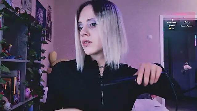 NaniMoore online show from March 22, 8:15 pm