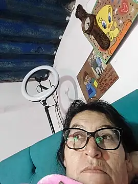 clarita 01 online show from April 23, 12:29 pm