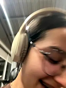  vaness online show from November 28, 5:10 am