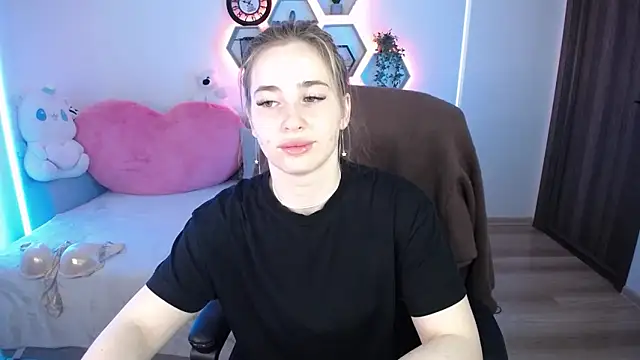 SabrinViolet online show from April 24, 8:06 am