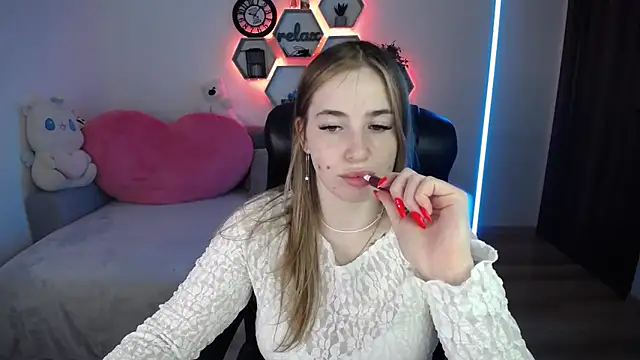 SabrinViolet online show from April 21, 8:10 am