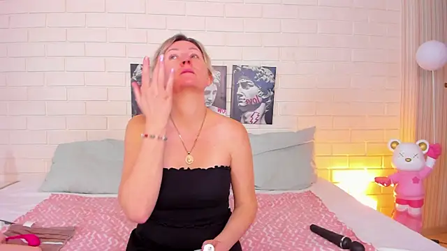 AriFleow online show from December 4, 11:56 am