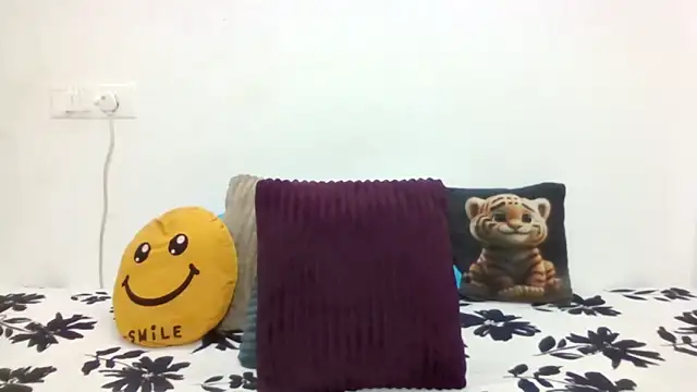 Queenhimanshi online show from October 20, 7:06 pm