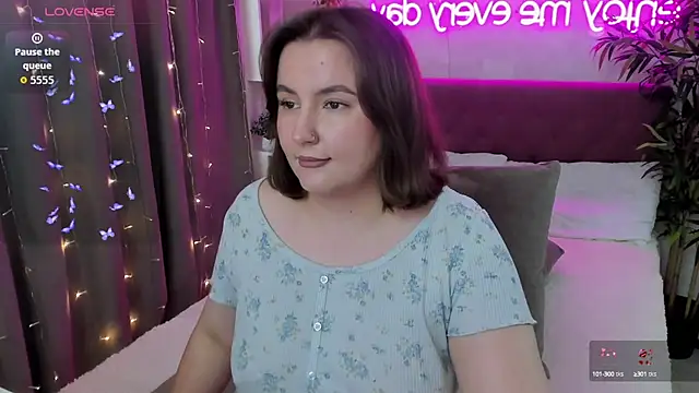 FeralPeach online show from September 13, 7:27 am