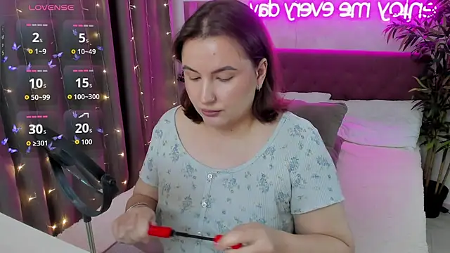 FeralPeach online show from September 17, 4:10 am