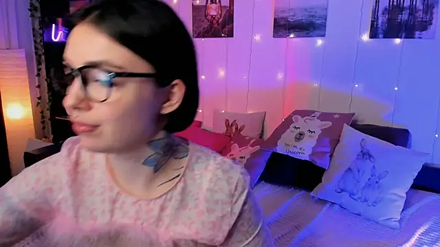 Snapshot of Magic_Allie chatting on October 2, 7:41 pm Magic Allie online show from October 2, 7:41 pm