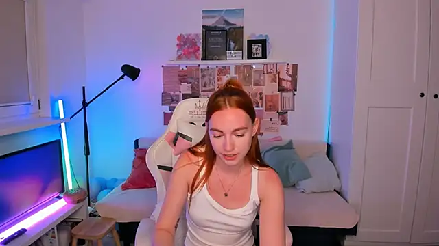 Mia Madden online show from April 25, 2:36 am