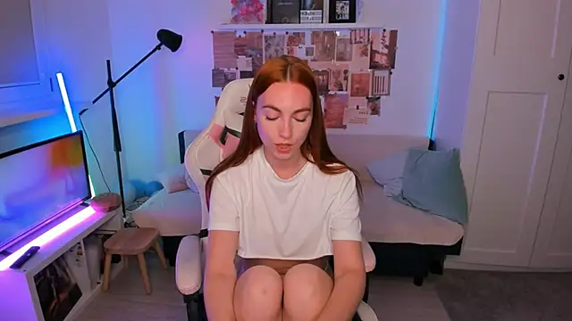 Mia Madden online show from April 26, 2:20 am