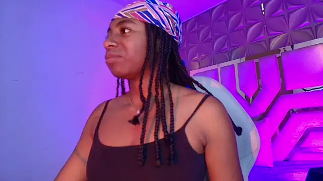 Queen perla  online show from April 24, 12:30 pm