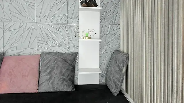 agatadelphine online show from October 25, 1:41 pm