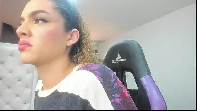 mariiahneedles online show from June 14, 12:41 am