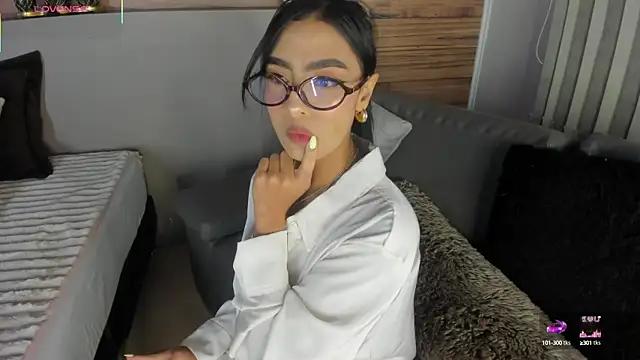 IzzyWild online show from October 4, 12:22 pm