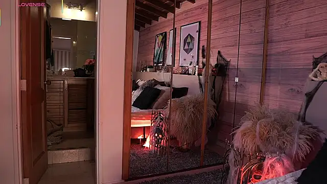 IzzyWild online show from October 31, 12:31 pm