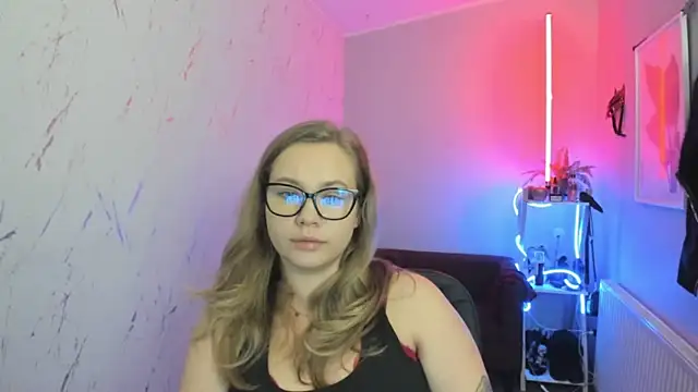 holly xglam online show from October 27, 8:14 pm