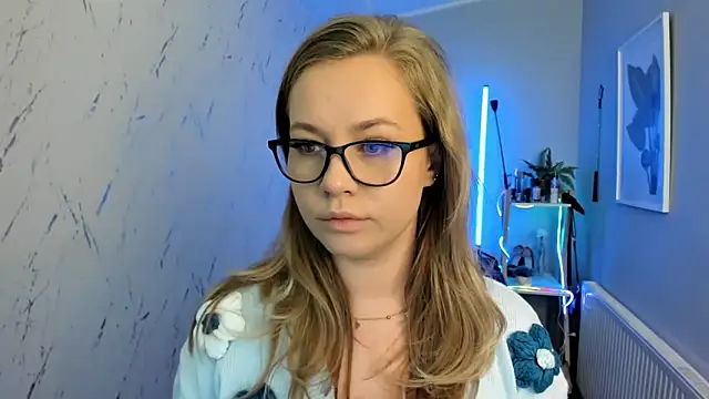 holly xglam online show from September 30, 4:56 pm