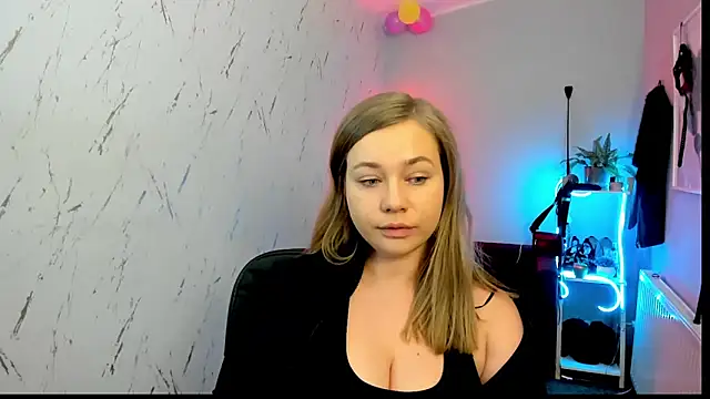 holly xglam online show from February 24, 9:13 pm