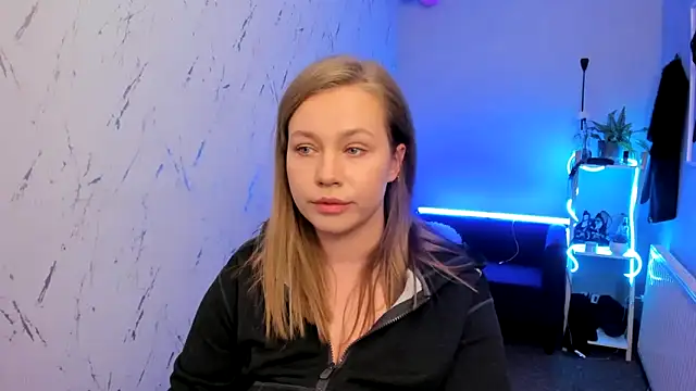 holly xglam online show from April 27, 7:55 pm