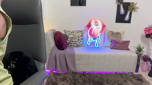 Unique-Beauty online show from April 21, 6:48 pm